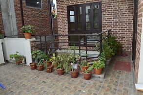 Tanani Newa Home - Makalu