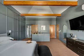 The Emerald Boutique Stays