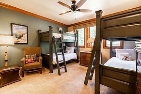 Strawberry Park Ski-in Ski-Out Condo Close to Chairlift by RedAwning