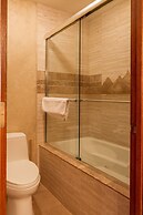 Strawberry Park Ski-in Ski-Out Condo Close to Chairlift by RedAwning