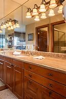 Strawberry Park Ski-in Ski-Out Condo Close to Chairlift by RedAwning