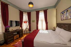 Opera Suites Okanli