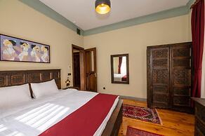 Opera Suites Okanli