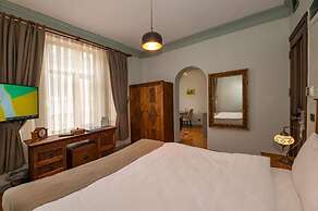 Opera Suites Okanli