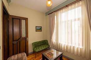 Opera Suites Okanli