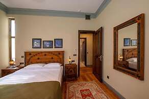 Opera Suites Okanli