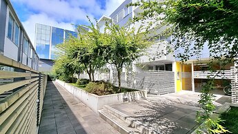 Breezy Gem by Victoria Park