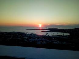 Semi-detached House on the Heights of Parikia - Exceptional View of th