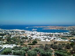 Semi-detached House on the Heights of Parikia - Exceptional View of th