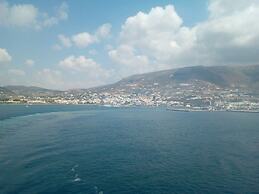 Semi-detached House on the Heights of Parikia - Exceptional View of th