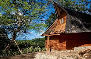 Jungle House- Natural Ocean View Cabin