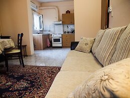 Charming Trikala Apartment With Garden & Central Heating