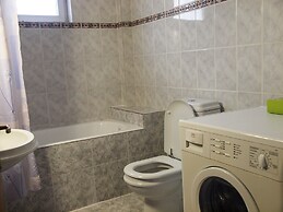 Charming Trikala Apartment With Garden & Central Heating