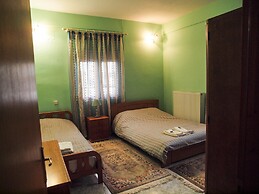 Charming Trikala Apartment With Garden & Central Heating