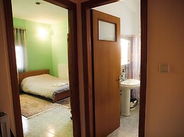 Charming Trikala Apartment With Garden & Central Heating