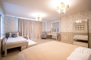 Six Bedroom New-build Detached House In Bicester