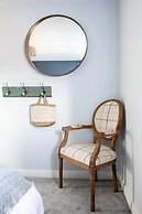 4 Bedroom Detached House 5mins Walk to Shopping Village