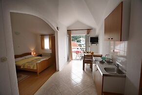 Room in Studio - Studio Apartment 3, First Floor