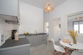 Aegean Jasmine - In The Center