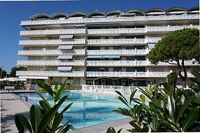 Perfect Located Residence Near the Beach With Pool