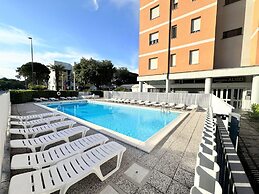 Flat in a Building With a Beautiful Pool - Beahost