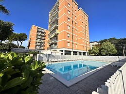 Flat in a Building With a Beautiful Pool - Beahost