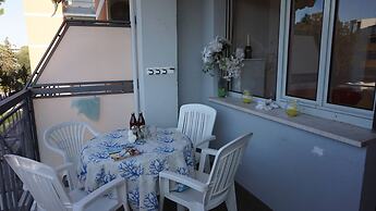 Flat in a Building With a Beautiful Pool - Beahost