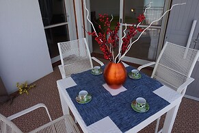 Beautiful Studio With sea View by Beahost Rentals