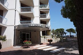 Beautiful Studio With sea View by Beahost Rentals