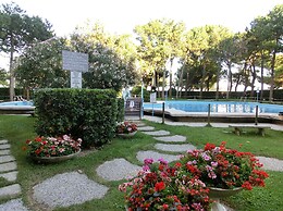 Cosy and Bright Residence With Swimming Pool With sea View by Beahost 