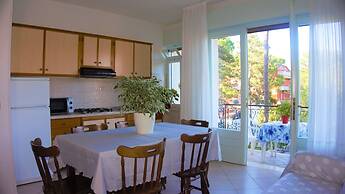 Splendid Apartment in Villa in a Great Location in Lignano Pineta by B
