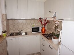 Fantastic Villa on two Floors With Garden and Swimming Pool by Beahost