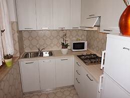 Fantastic Villa on two Floors With Garden and Swimming Pool by Beahost