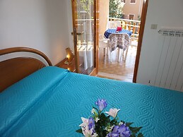 Spectacular Villa on two Floors With Garden and Pool by Beahost Rental