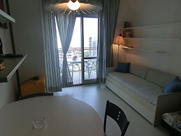 Wonderful Studio With Swimming Pool, Terrace and sea View by Beahost R