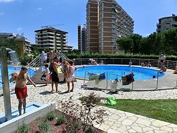 Wonderful Studio With Swimming Pool, Terrace and sea View by Beahost R