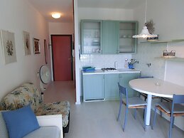 Wonderful Studio With Swimming Pool, Terrace and sea View by Beahost R