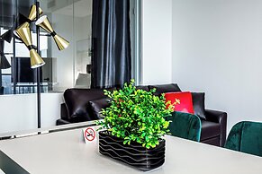 City View High Floor Bay & Gerrard Pet Friendly Condo Walk to Sick Kid