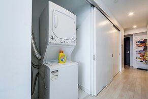 City View High Floor Bay & Gerrard Pet Friendly Condo Walk to Sick Kid