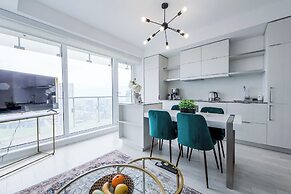 City View High Floor Bay & Gerrard Pet Friendly Condo Walk to Sick Kid