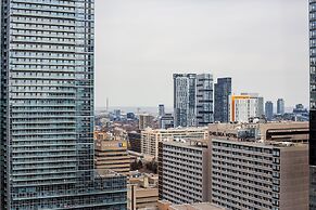 City View High Floor Bay & Gerrard Pet Friendly Condo Walk to Sick Kid