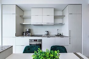 City View High Floor Bay & Gerrard Pet Friendly Condo Walk to Sick Kid