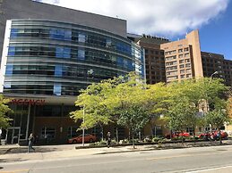 City View High Floor Bay & Gerrard Pet Friendly Condo Walk to Sick Kid