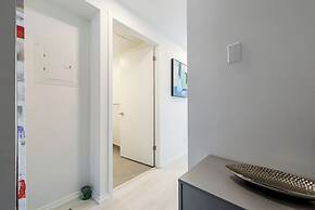 City View High Floor Bay & Gerrard Pet Friendly Condo Walk to Sick Kid