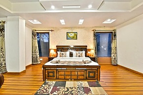 Goroomgo Satyam Int. By Dalhousie