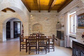 Peacefull Stone-Built Villa