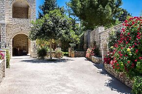 Peacefull Stone-Built Villa