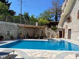 Peacefull Stone-Built Villa