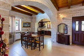 Peacefull Stone-Built Villa