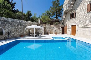 Peacefull Stone-Built Villa